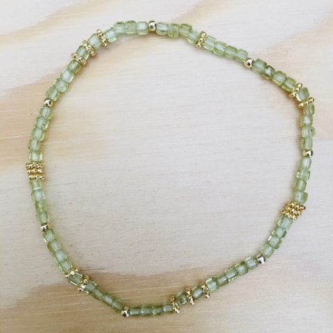 ab117-silber-vergoldet-facettierter-wuerfel-peridot-ca-2-mm.jpg