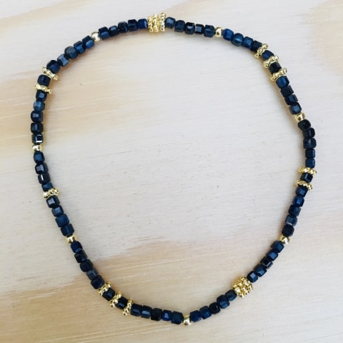 ab117-silber-vergoldet-facettierter-wuerfel-saphir-ca-2-mm.jpg
