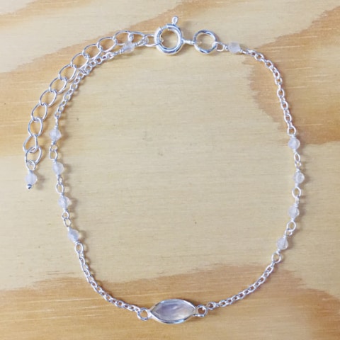 ab122-facettierter-regenbogen-mondstein-silber.jpg