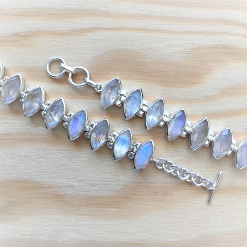 ab56-facettierter-regenbogen-mondstein-12×6-mm.jpg
