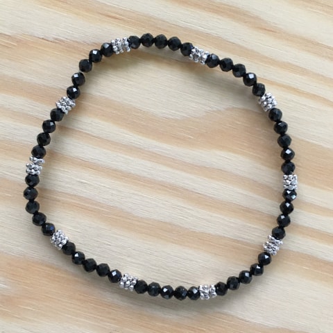 ab67-facettierter-schwarzer-spinell-3-mm-silber-rhodiniert.jpg