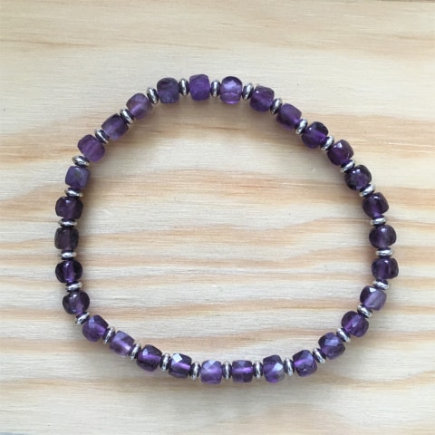 ab74-facettierte-wuerfel-amethyst-ca-4-mm-silber-rhodiniert.jpg