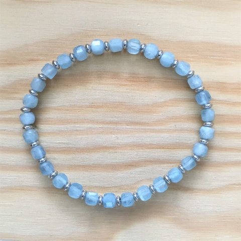 ab74-facettierte-wuerfel-aquamarin-ca-4-mm-silber-rhodiniert.jpg