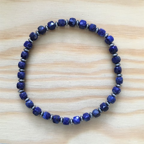 ab74-facettierte-wuerfel-lapislazuli-ca-4-mm-silber-rhodiniert.jpg