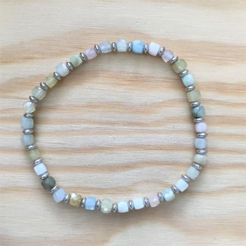 ab74-facettierte-wuerfel-morganit-aquamarin-ca-4-mm-silber-rhodiniert.jpg