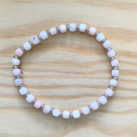 ab74-facettierte-wuerfel-rosa-andenopal-ca-4-mm-silber-rhodiniert.jpg