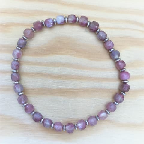 ab74-facettierte-wuerfel-rosa-turmalin-ca-4-mm-silber-rhodiniert.jpg