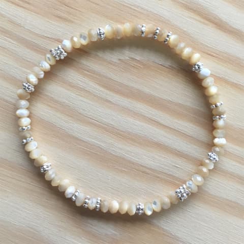 ab76-facettierte-linsen-perlmutt-beige-4-mm-silber.jpg