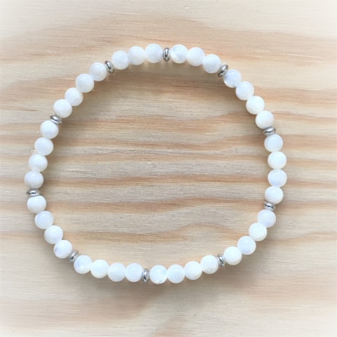 ab77-perlmutt-weiss-4-mm-silber-rhodiniert.jpg