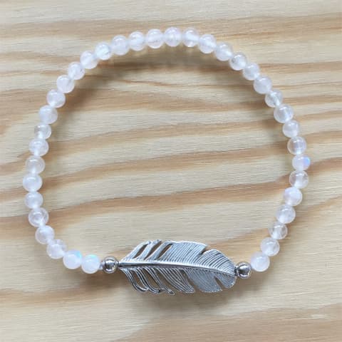 ab97-regenbogen-mondstein-4-mm-feder-silber.jpg