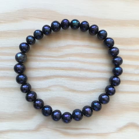 abp11-suesswasserperle-dunkelviolett-elast-armband-ca-8-mm.jpg