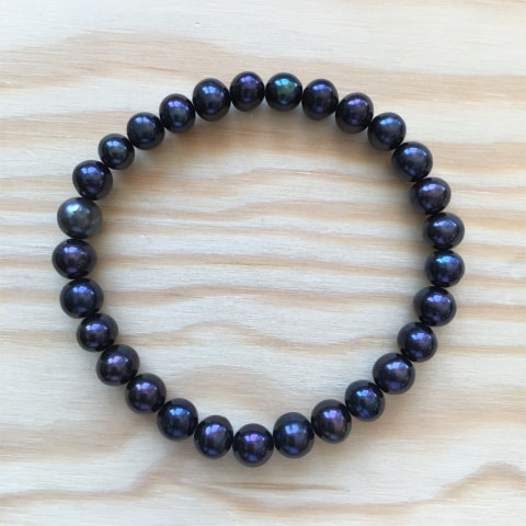 abp11-suesswasserperle-dunkelviolett-elast-armband-ca-8-mm.jpg