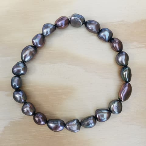 abp13-suesswasserperle-elast-armband-dunkelgrau.jpg