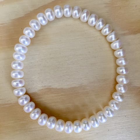abp14-suesswasserperle-weiss-elast-armband-ca-6-mm.jpg