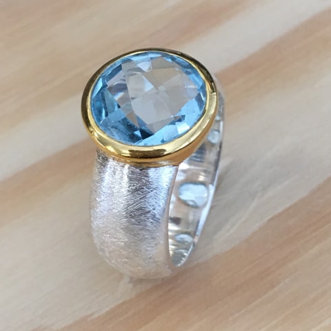 r136-facettierter-blauer-topas-silber-matt-vergoldet.jpg