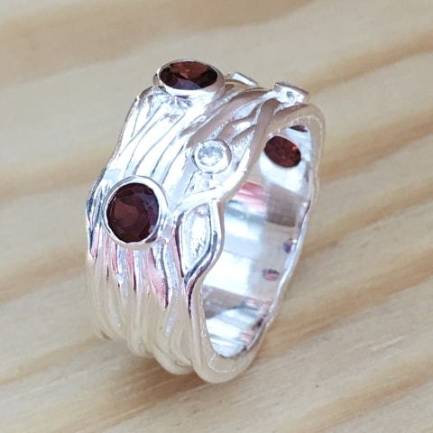 r342-facettierter-granat.jpg