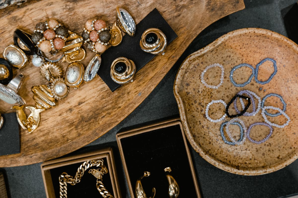 Schmuck richtig aufbewahren: Tipps für langen Glanz